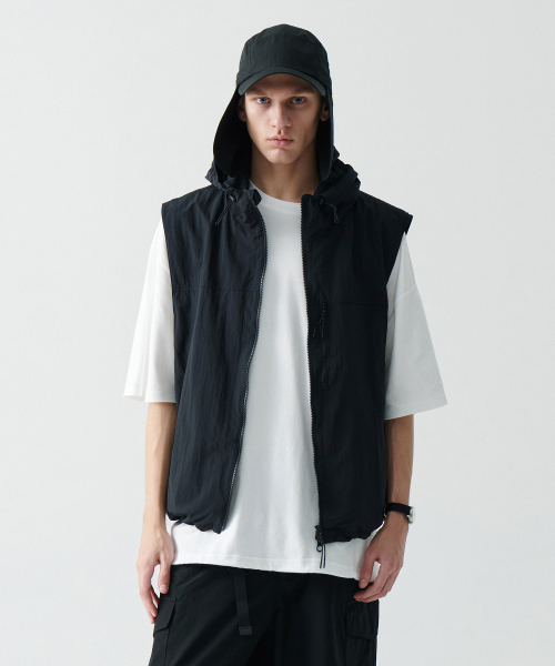 CITY LEISURE HOODED VEST [BLACK]