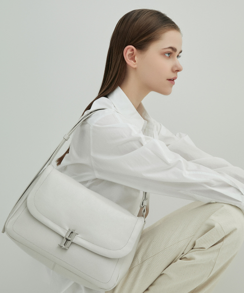 제이에스티나() GINO MD 메신저 LS (JHNCHE4BS912LS980) 상품 이미지