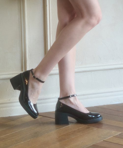 Round toe pumps with sales ankle strap