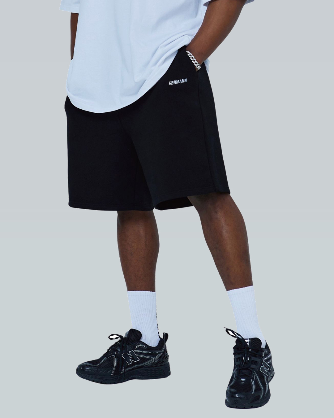 SIMPLE LOGO SHORTS [WIDE-FIT]