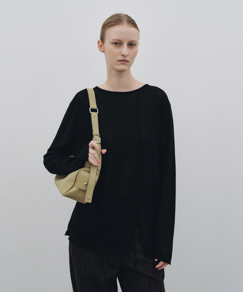 Unbalance Slit Point T-Shirt (Black)
