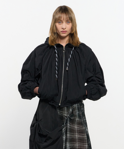 Горловина Shirring Hooded Ветровка _ Черный