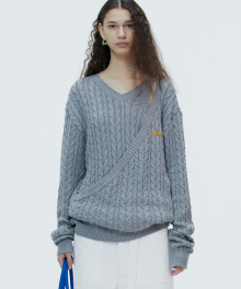 CUT-OUT TWO WAY CABLE KNIT GRAY
