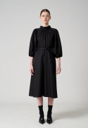 스튜디오폴앤컴퍼니(STUDIO PAUL&COMPANY) 포플린 퍼프 슬리브 블랙 미디 드레스
