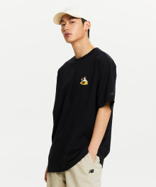 NBNEE21623 / UNI NB Boy 보드샵 반팔티 (BLACK)