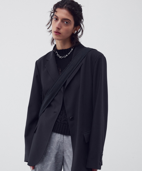 SINGLE BREASTED BUTTON FASTENING BLAZER