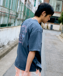 SMALL LINE BUCKET T-SHIRTS [CHARCOAL]