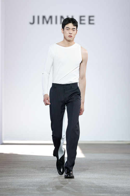 Базовая футболка ONE SLEEVE BASIC T-SHIRT White