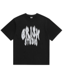 그리쉬(GRISH) 러프블러 로고 티셔츠 블랙