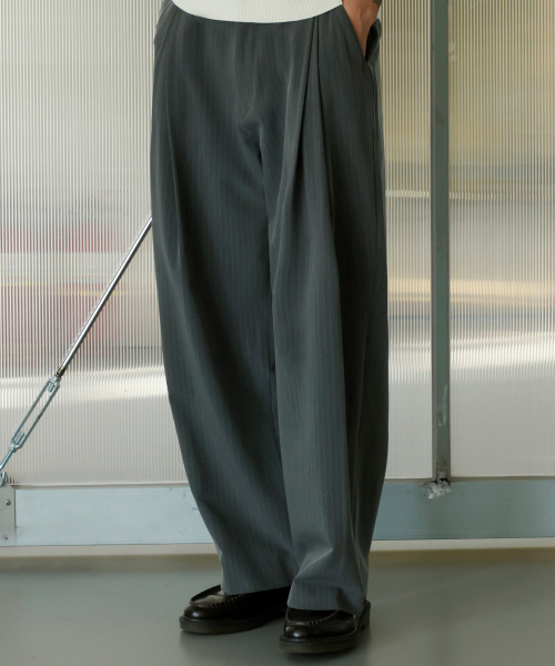 TUCK WIDE SLACKS / NAV STRIPE