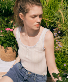 LACE BUTTON SLEEVELESS WHITE