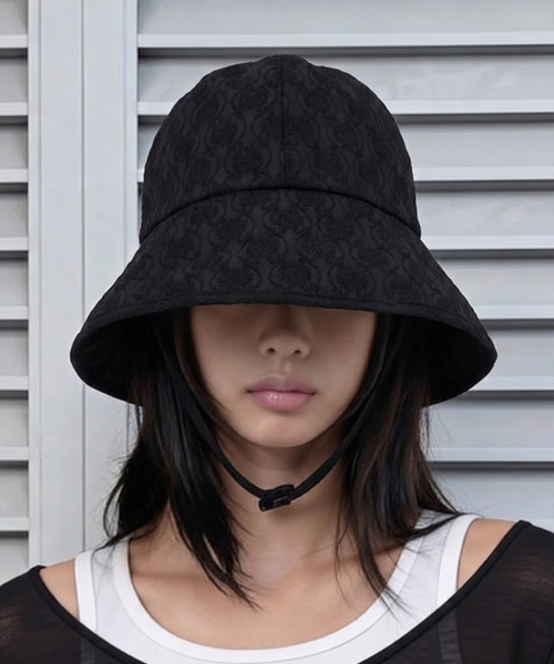꽃무늬 디테일 탈부착 스트랩 와이드 여성 버킷햇 STRAP BUCKET / FLOWER PATTERN / MONO BLACK