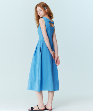 오프닝선샤인(OPENING SUNSHINE) 슬리브리스 백리본 드레스 블루