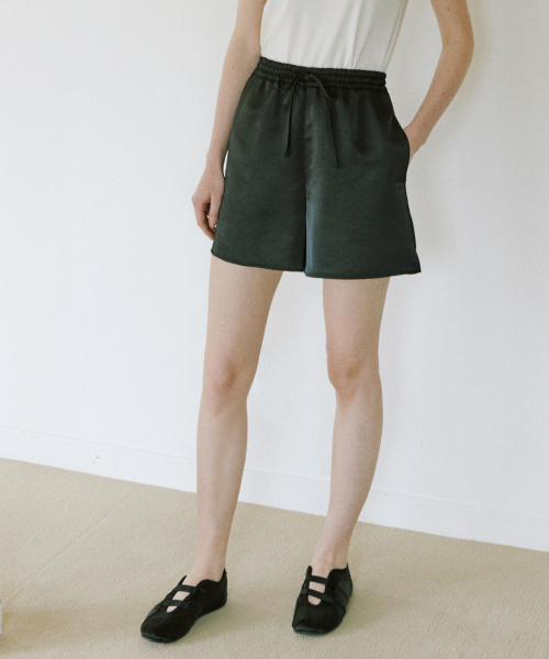 LOOSE SATIN SHORTS_2COLOR