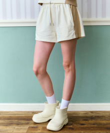 SIDE RIBBED SWEAT SHORTS (CREAM)