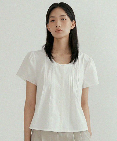 pintuck round blouse-ivory
