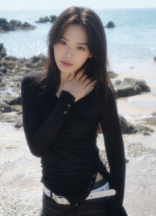 애즈온() DIAGONAL BUTTON T / BLACK 상품 이미지