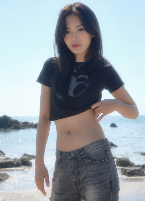 애즈온() HOLIDAY CROPPED T-SHIRT / BLACK 상품 이미지