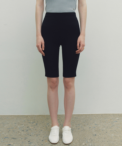 Modern Medium Biker Shorts (Black)