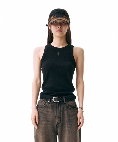 【IUGAMAKARAS】STUDDED SLEEVELESS 이우가마카라스(IUGAMAKARAS) Studded Sleeveless (Black