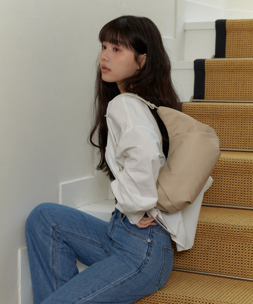 오브히(OVHEE) 로에브 나일론 호보백 Loeb Nylon Hobo Bag_Beige
