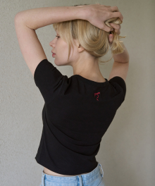 슬림 크롭 백리본 티셔츠 (블랙)