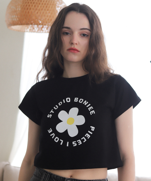 Crop T shirt Daisy Round typo Graphic T shirt Black