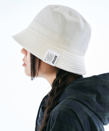 SATIN WHITE BUCKET HAT