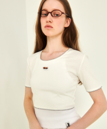 [WOMAN] BABY LESSER LOGO WAPPEN U-NECK LACE TAPE DETAIL T IVORY