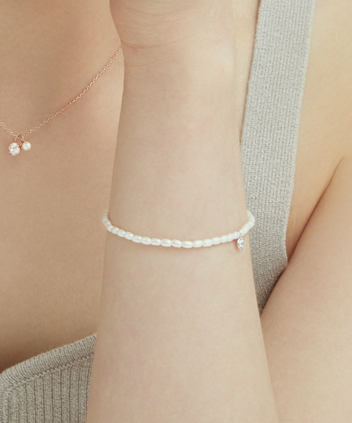 제이에스티나() LALA J 진주 비드 팔찌 (JJLJBI4BF373SW7S0) 상품 이미지