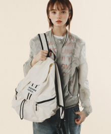 String flap backpack _ Ivory