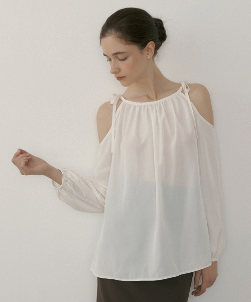 MUSINSA | REORG MOR CUTOUT SHIRRING RIBBON BLOUSE IVORY
