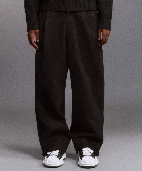 Side Zip Pleated Cotton Pants (BLACK)