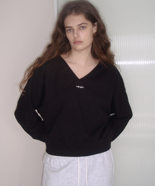 Cross Y Neck SweatShirt Black