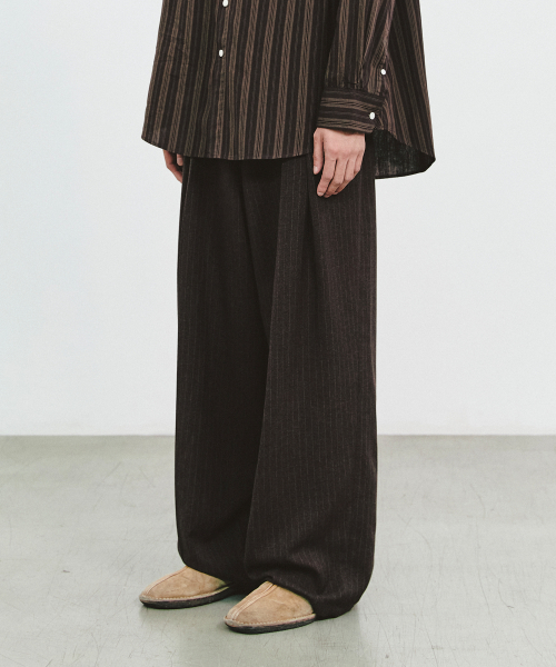 PIN STRIPE DEEP ONE TUCK PANTS (BROWN)