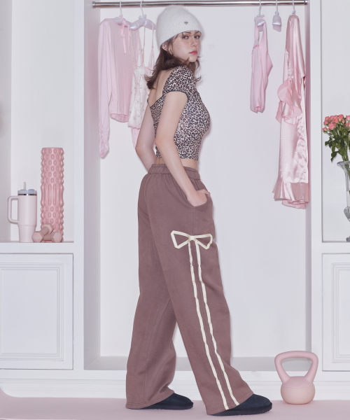 【SWEATSWEET】SWEET RIBBON SWEAT PANTS ★韓国人気★ 追跡付 스웻스윗(SWEATSWEET) [RE] SWEET RIBBON SWEAT PANTS - BROWN