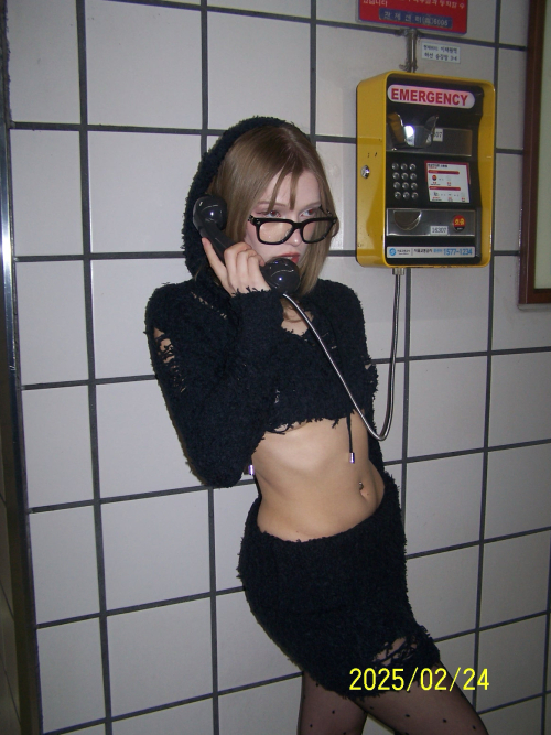 From knit hood zipup (Black)