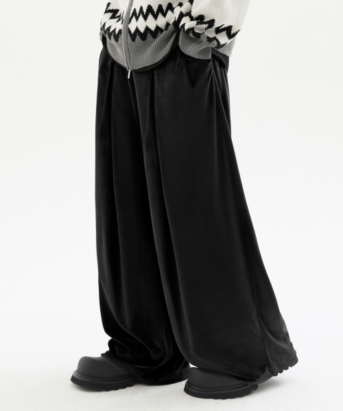 VELVET INVERTED TUCK WIDE PANTS [BLACK]