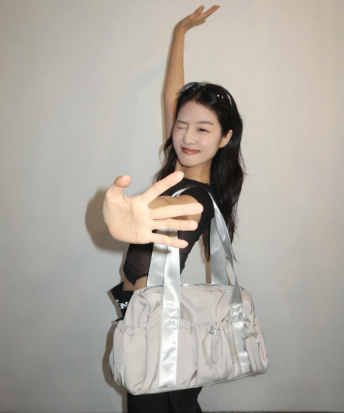 Masmarulez [ポーチセット] glossy shoulder duffel bag 파우치세트] glossy shoulder duffel bag _Lilac pink