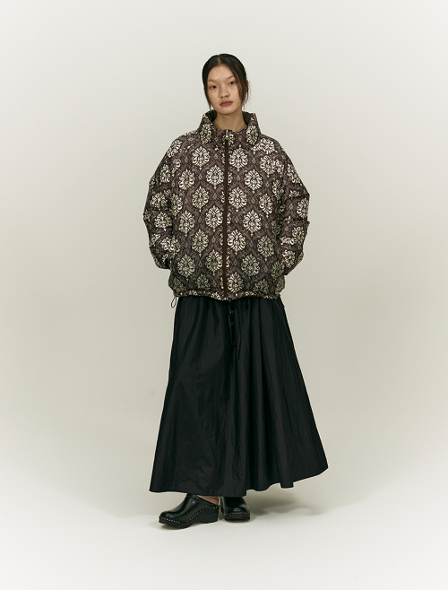 DAMASK PATTERN REVERSIBLE DOWN JUMPER [BROWN]