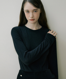 ESSENTIAL ROUND NECK LONG SLEEVE BLACK