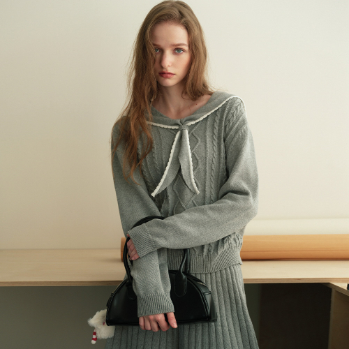 Cest_Gray knit point collar top