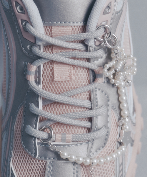 제이에스티나() [무신사 에디션] STELLA 진주 비드 슈즈참 SET (JJLJMZ4BF395BR000) 상품 이미지