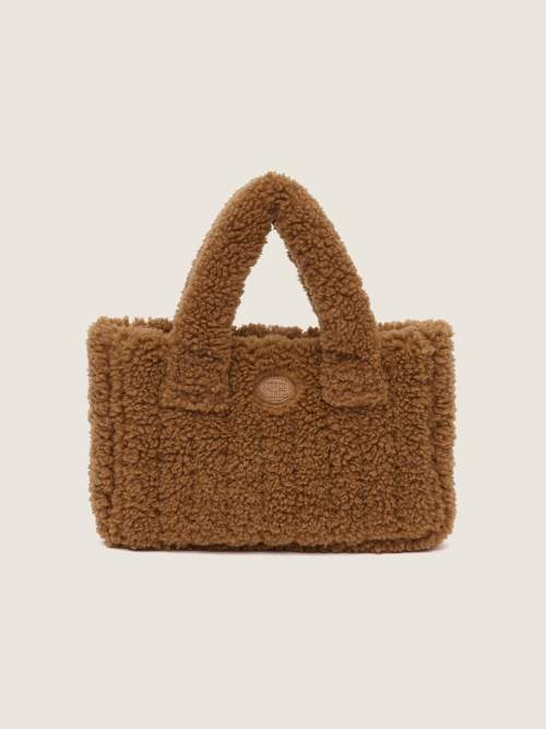人気シグネチャー【SIENNE】Shearing Bear Padding Bag★2色 시엔느(SIENNE) Shearing Bear Padding Bag (Brown) - 사이즈