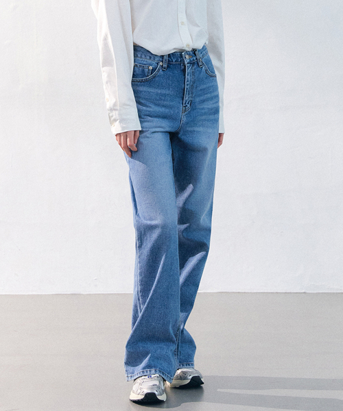 Свободные расклешенные джинсы (Mid-tone denim)