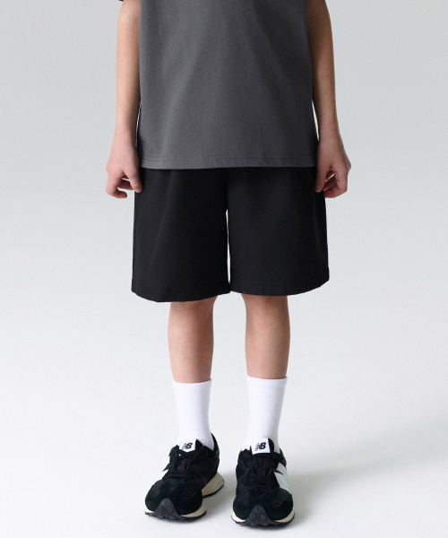 무신사 스탠다드 키즈() 와이드 시어서커 밴딩 쇼츠 [블랙] 상품 이미지