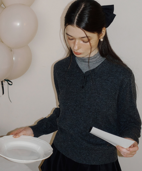 WIR SOFT BUTTON COLLAR KNIT CHARCOAL