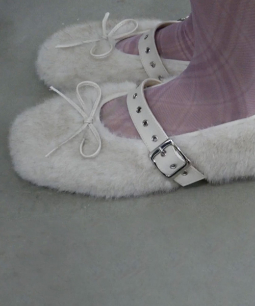 루루서울(LOULOUSEOUL) Buckle Fur Flat Shoes (Cream) - 사이즈