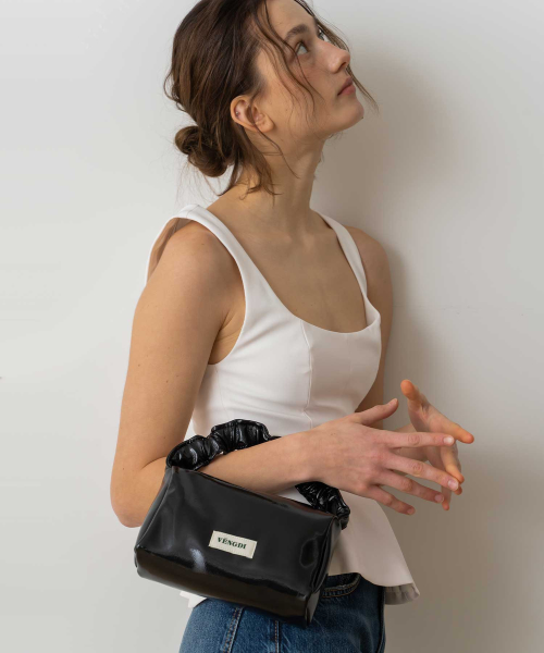벵디(VENGDI) Ruke Bag Enamel_Black - 사이즈 & 후기 | 무신사