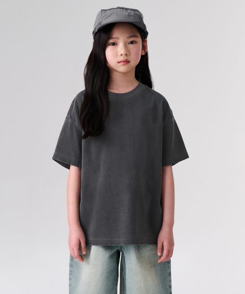 무신사 스탠다드 키즈() 피그먼트 오버사이즈 크루 넥 티셔츠 [차콜 그레이] 상품 이미지